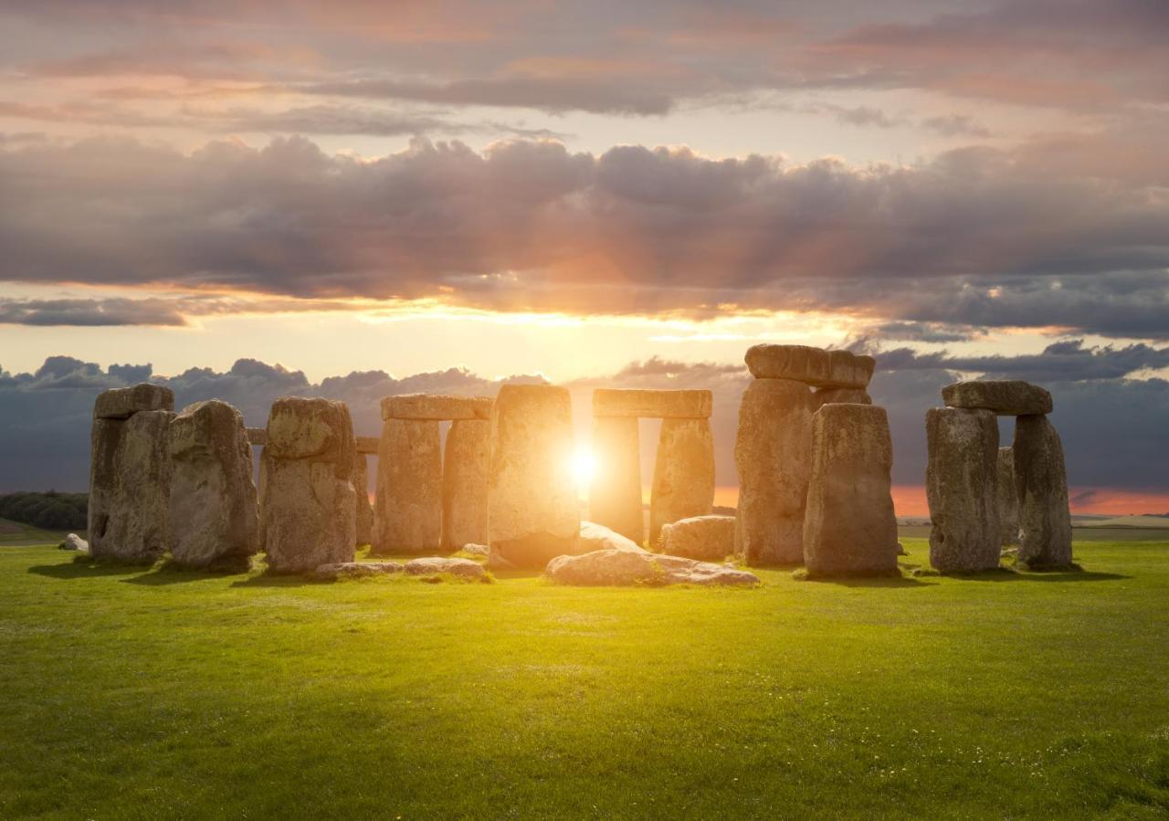 Double Award Winning 1700'S Grd 2 Listed Cottage Near Stonehenge Эймсбери Экстерьер фото