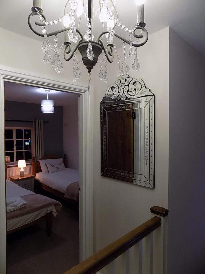 Double Award Winning 1700'S Grd 2 Listed Cottage Near Stonehenge Эймсбери Экстерьер фото