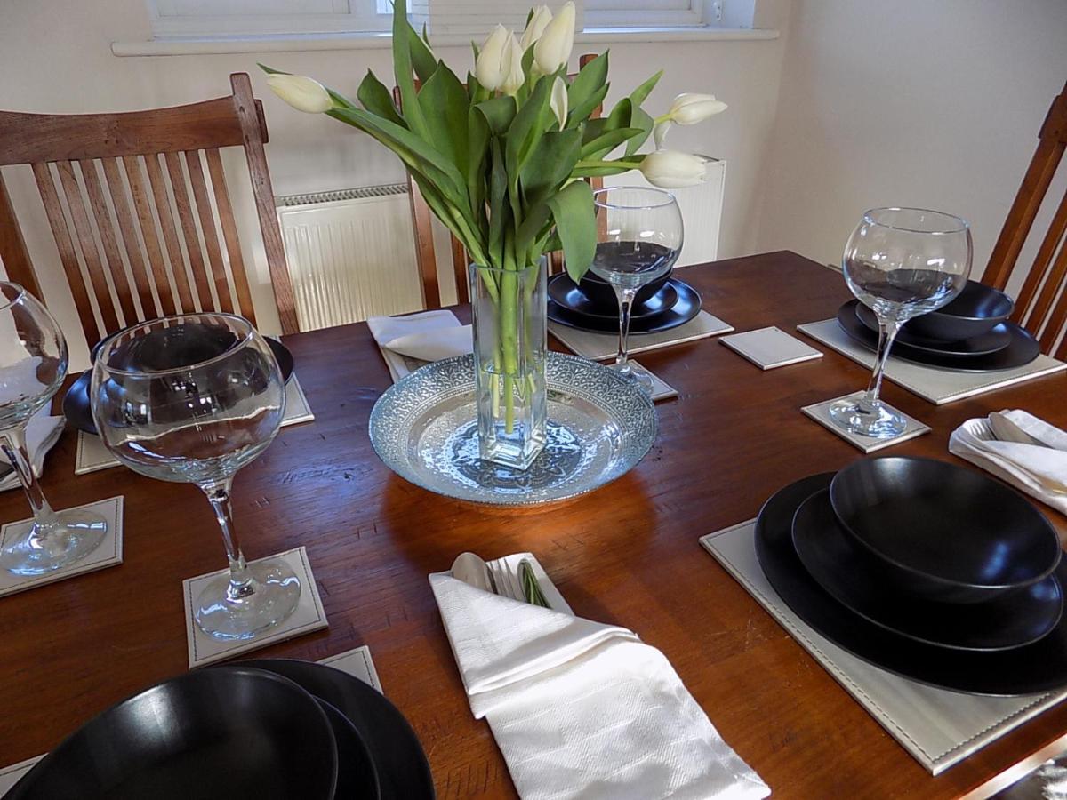 Double Award Winning 1700'S Grd 2 Listed Cottage Near Stonehenge Эймсбери Экстерьер фото