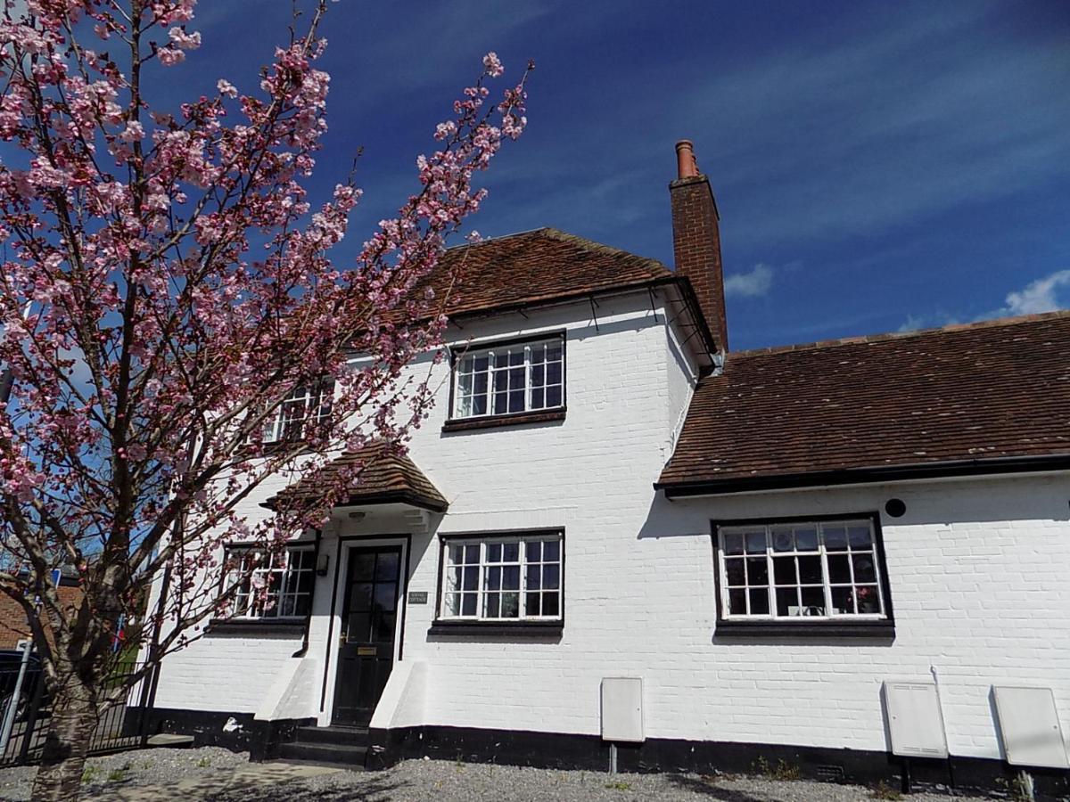 Double Award Winning 1700'S Grd 2 Listed Cottage Near Stonehenge Эймсбери Экстерьер фото