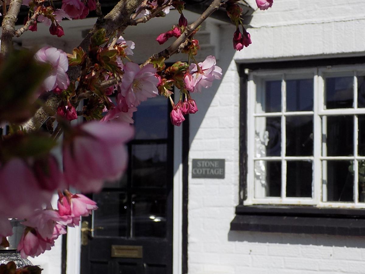 Double Award Winning 1700'S Grd 2 Listed Cottage Near Stonehenge Эймсбери Экстерьер фото