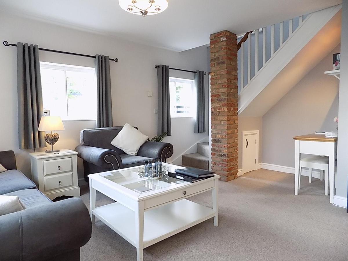 Double Award Winning 1700'S Grd 2 Listed Cottage Near Stonehenge Эймсбери Экстерьер фото