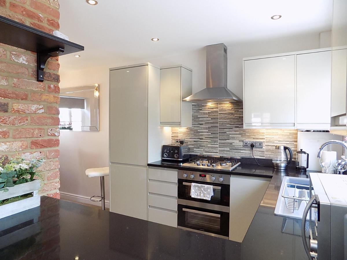 Double Award Winning 1700'S Grd 2 Listed Cottage Near Stonehenge Эймсбери Экстерьер фото