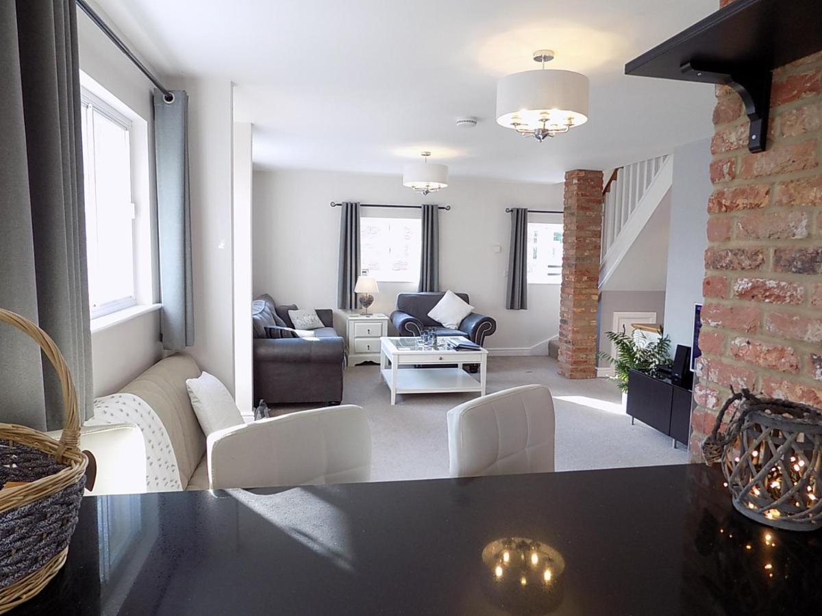 Double Award Winning 1700'S Grd 2 Listed Cottage Near Stonehenge Эймсбери Экстерьер фото